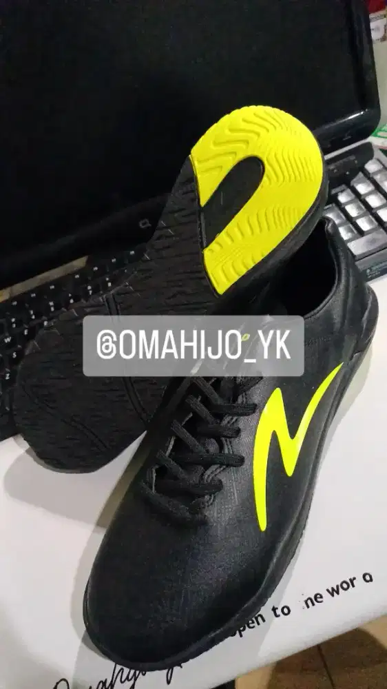 sepatu futsal specs fury