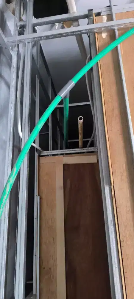 Tukang bangunan dan perbaikan atap bocor