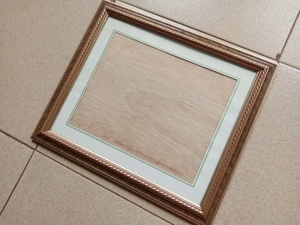 Frame Foto Lukisan Gold