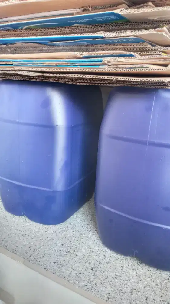 JUAL JERIGEN ISI 30LITER & EMBER PLASTIK 20LITER KONDISI ISTIMEWA