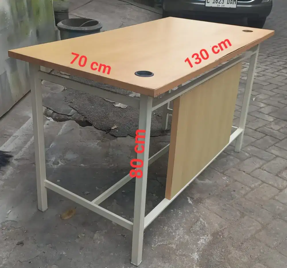 Meja Kantor kaki besi P. 130cm Meja Staff