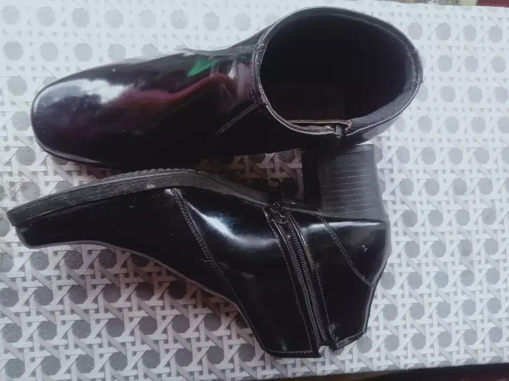 SEPATU PANTOFEL WANITA