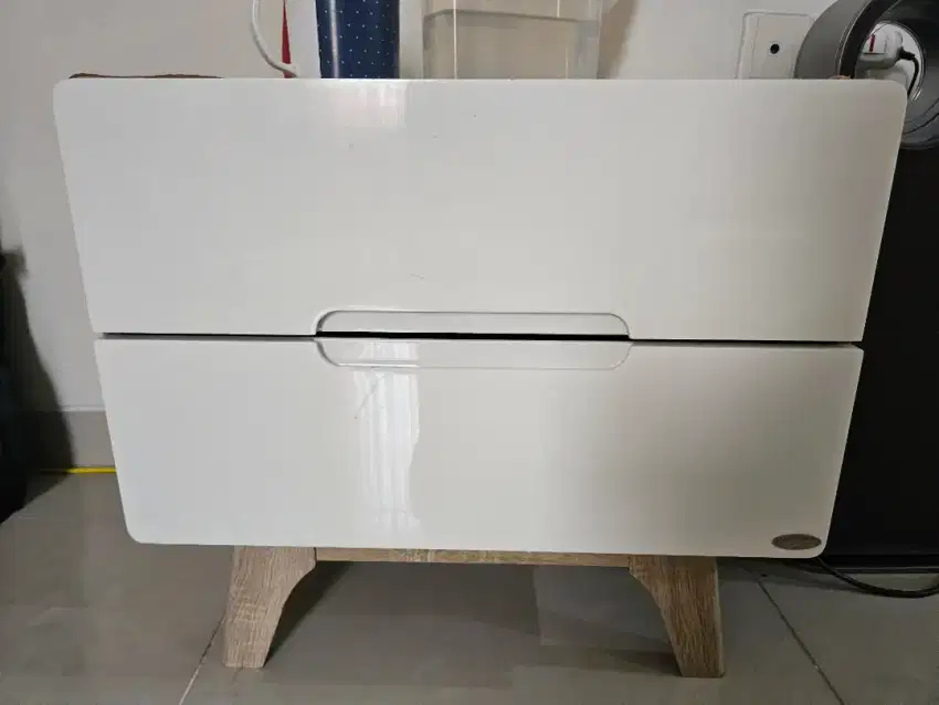 Meja Tv 2 buah dan 1 meja kecil
