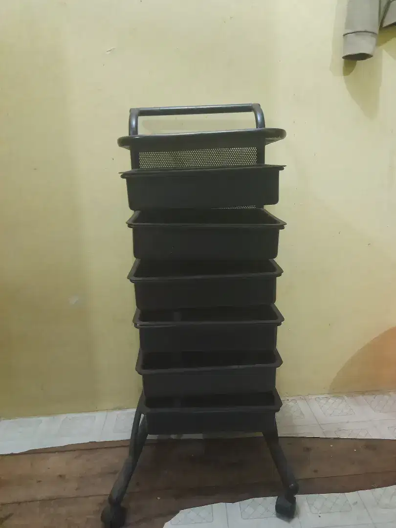 Trolly salon 6 susun second mulus , bisa untuk rak sepatu /sandal