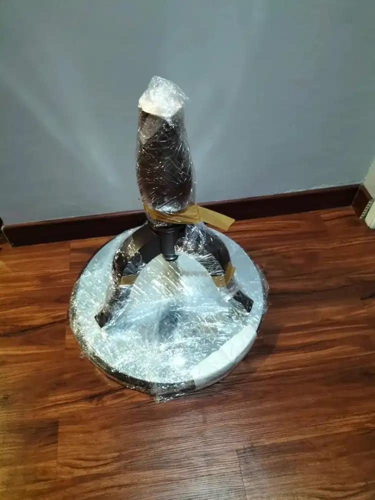 Meja Bulat Merek Rosewood