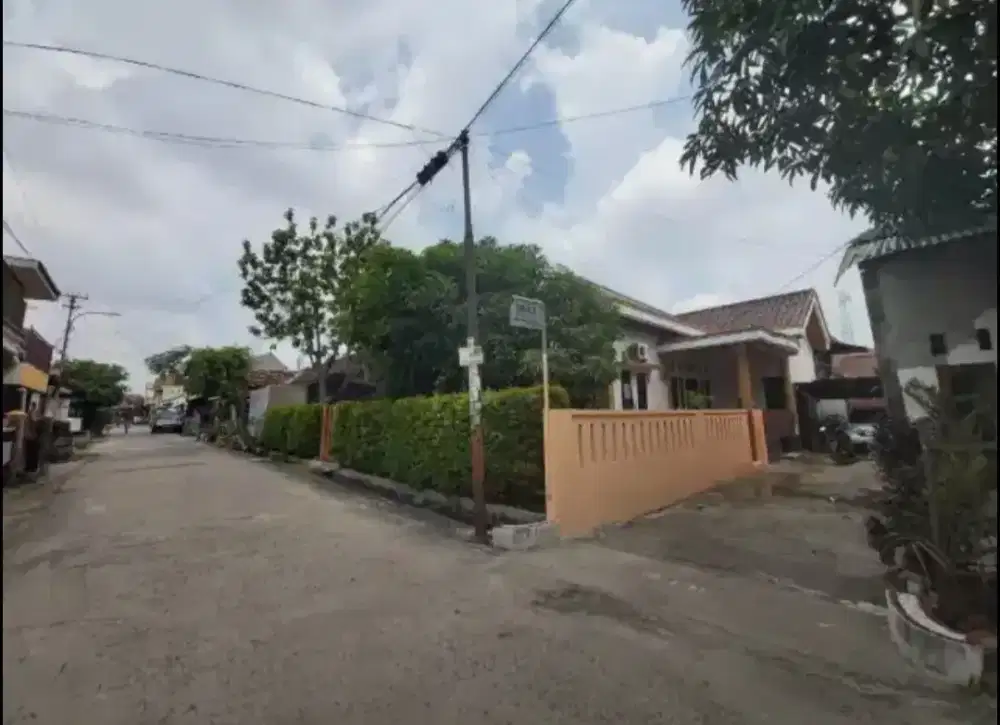 Rumah Mewah & Nyaman di Palembang - Halaman Luas & Siap Huni