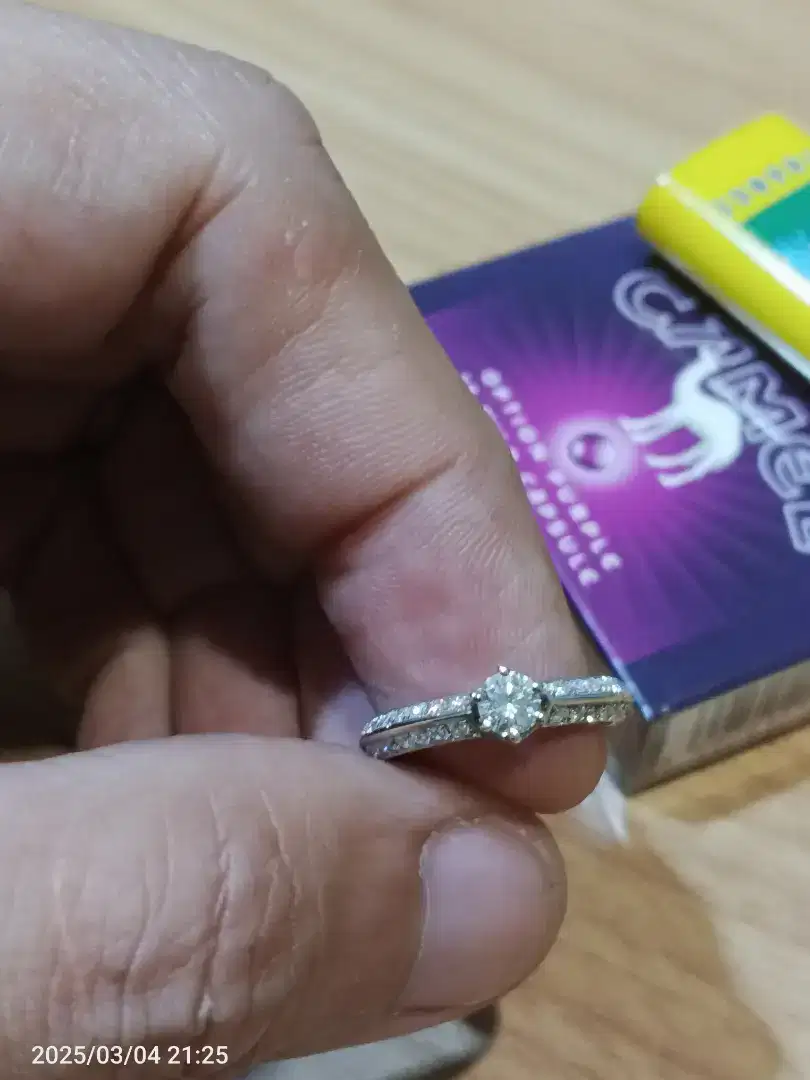 Cincin Solitaire Berlian Eropa