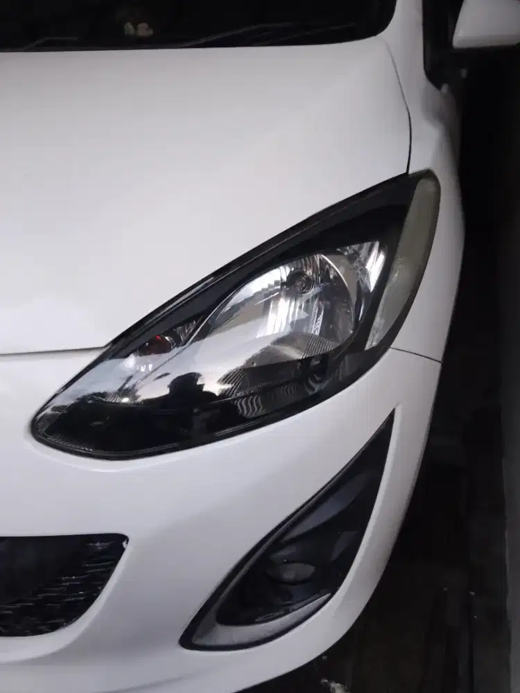 Poles lampu dan salon mobil panggilan