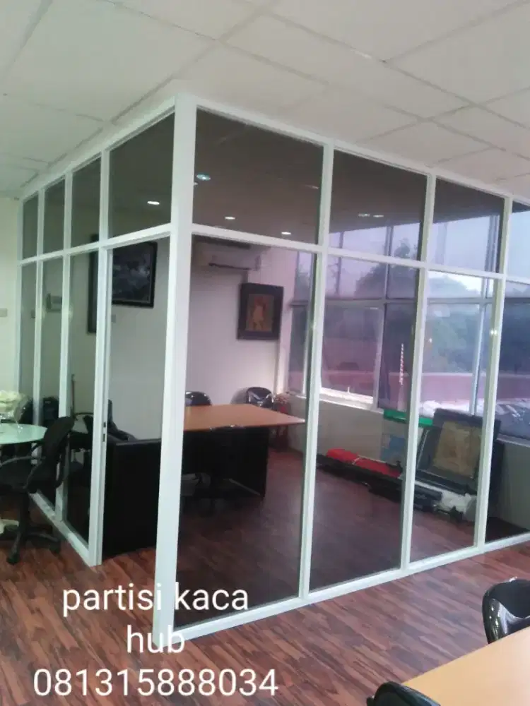 Partisi kaca dan gypsum