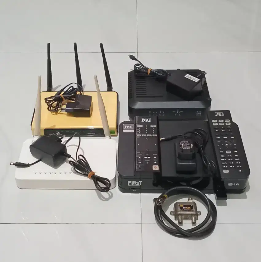 Dijual Modem Router Wifi + Smart Box HD. Full Set Ori , No MINUS SEGEL