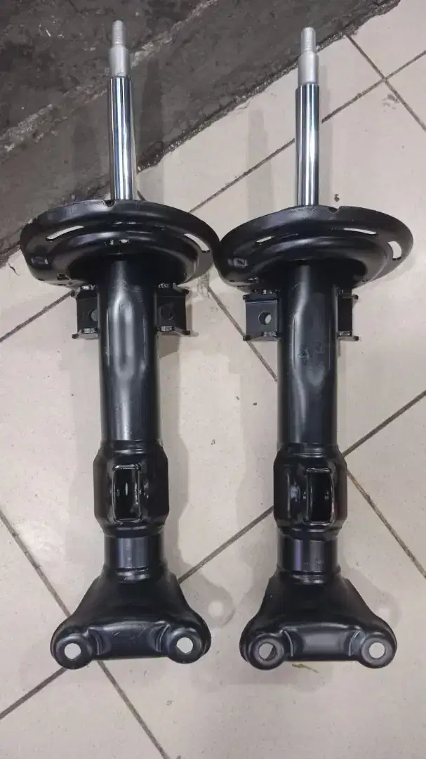 Shock absorber buat mobil mercy C200 w 204 depan copotan Masi bagus