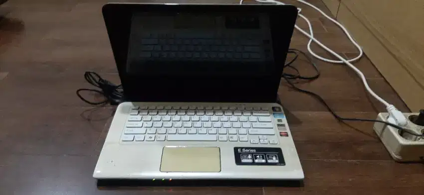 Laptop Sony Vaio SVE141A11W (Bekas)