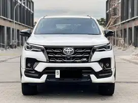 TOYOTA FORTUNER 2.8 VRZ GR SPORT 4X4 2022 KM LOW