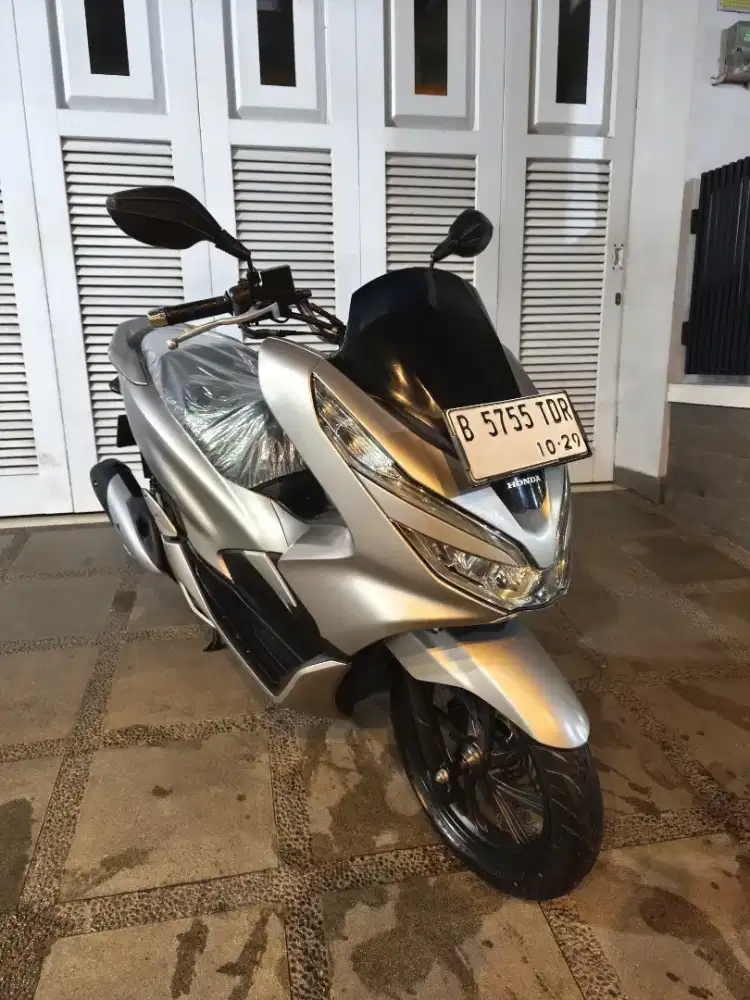 Bissmillah dijual motor Honda PCX 2019 istimewa.