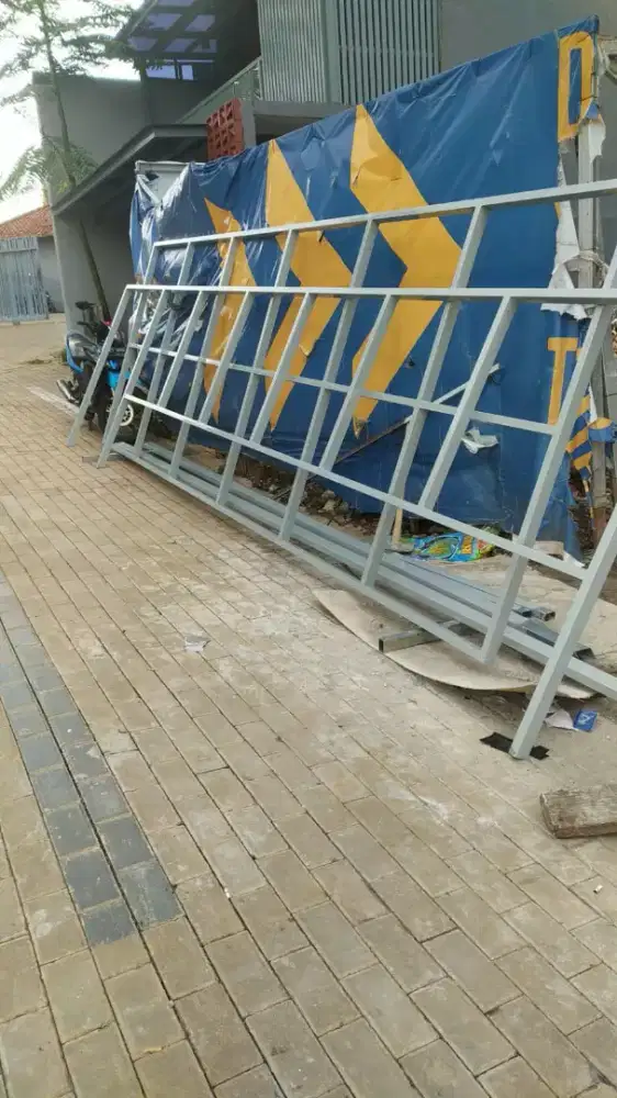 Tukang bangunan dan perbaikan atap bocor