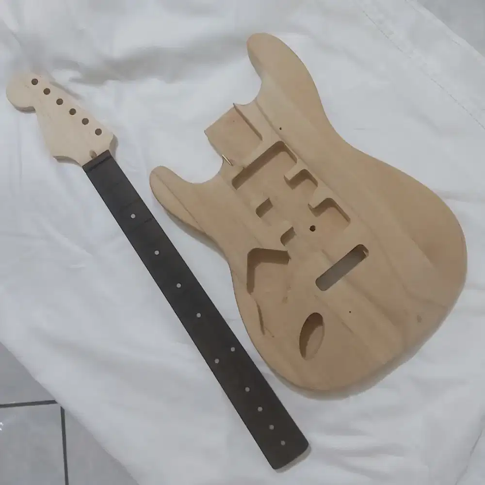 Body + Neck Mentahan Model Stratocaster kidal Lefty Left Handed