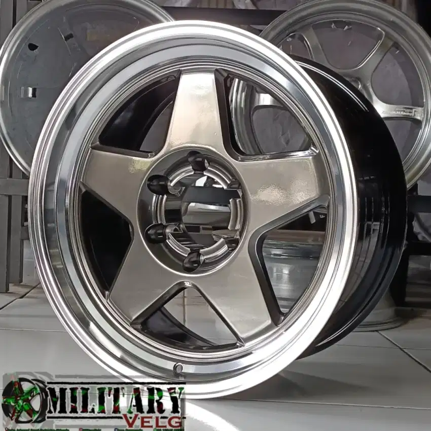 Bradley Flowforming R18 Hyperblack Mirror Lip
