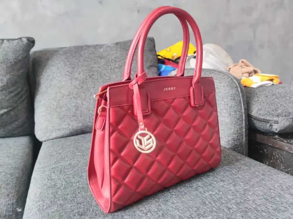 Tas jessy merah