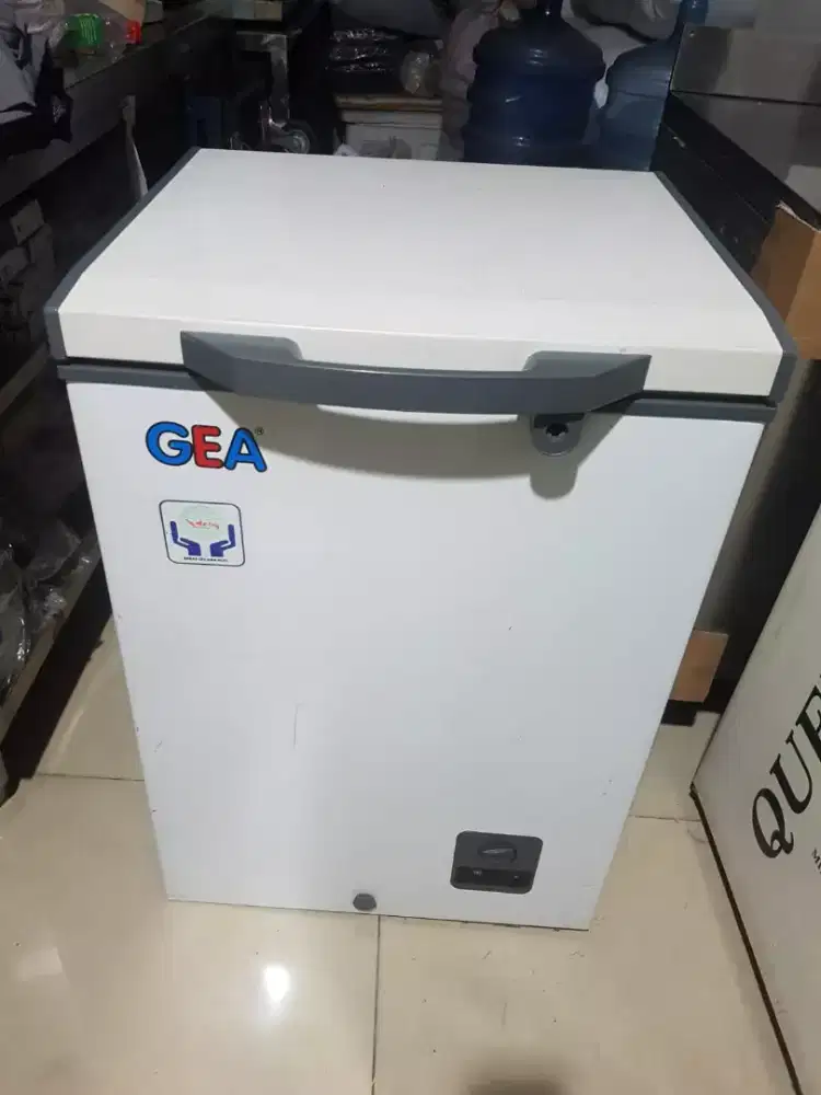GEA CHEST FREEZER AB-106-R