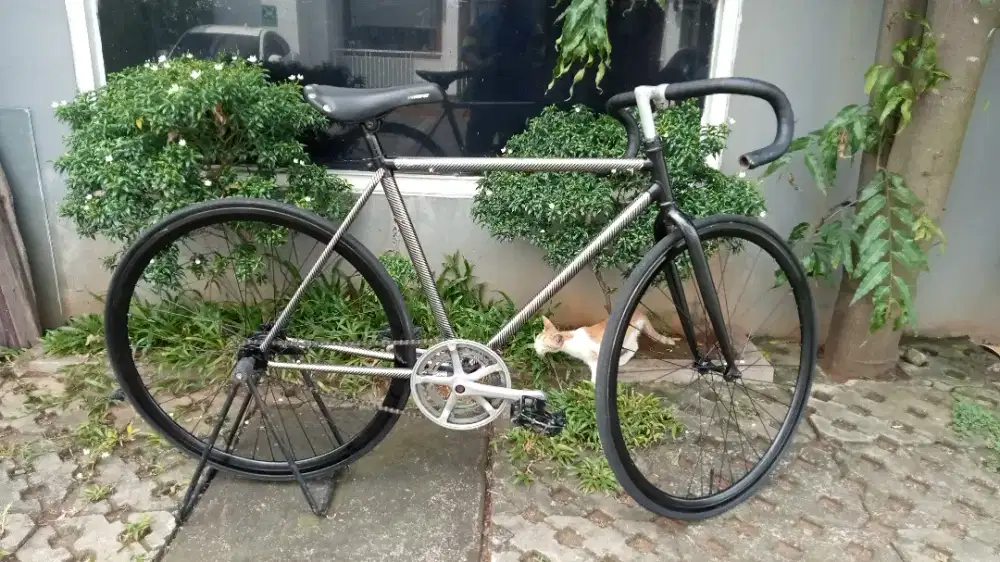 sepeda balap rasa fixie