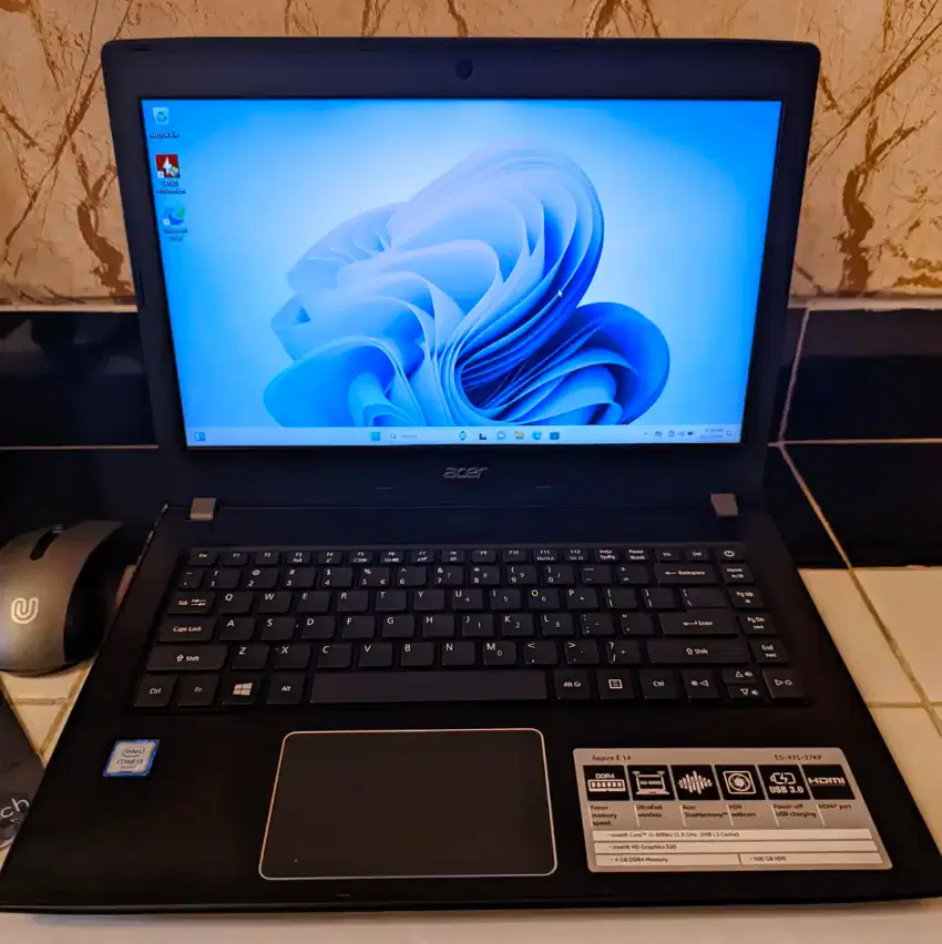 Laptop Acer 14 E5-475 Core i3 RAM 8GB SSD M.2 + HDD Istimewa