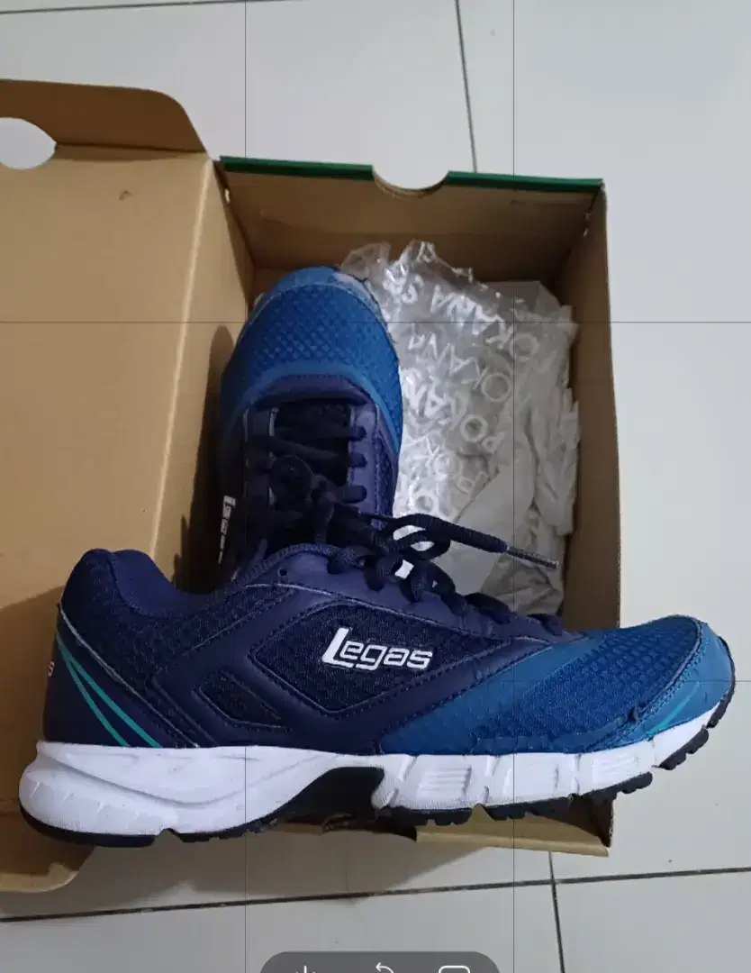 3 pasang sepatu Legas original plus dus dan sepatu hitam
