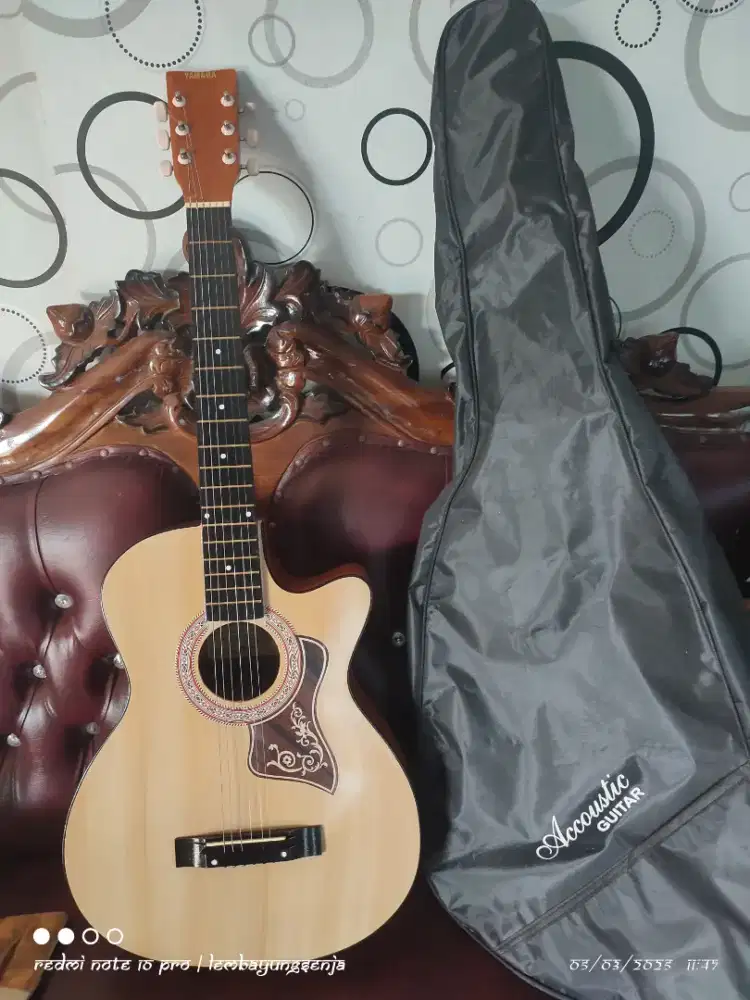 Gitar akustik yamaha