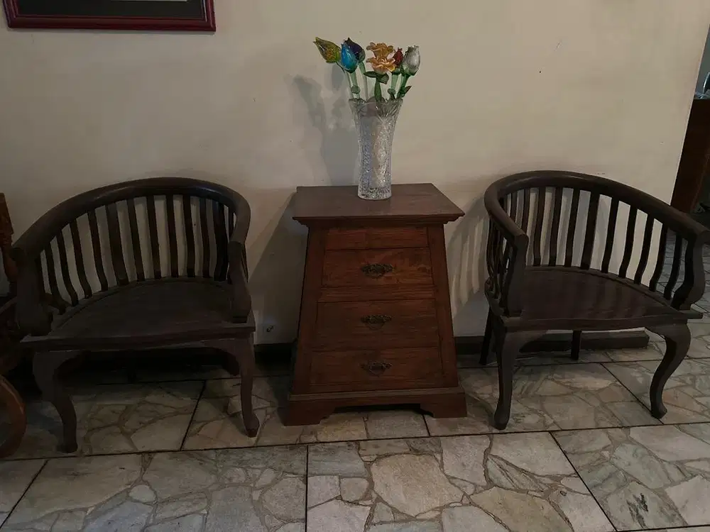 DIJUAL kursi dan meja nakas besar KAYU JATI