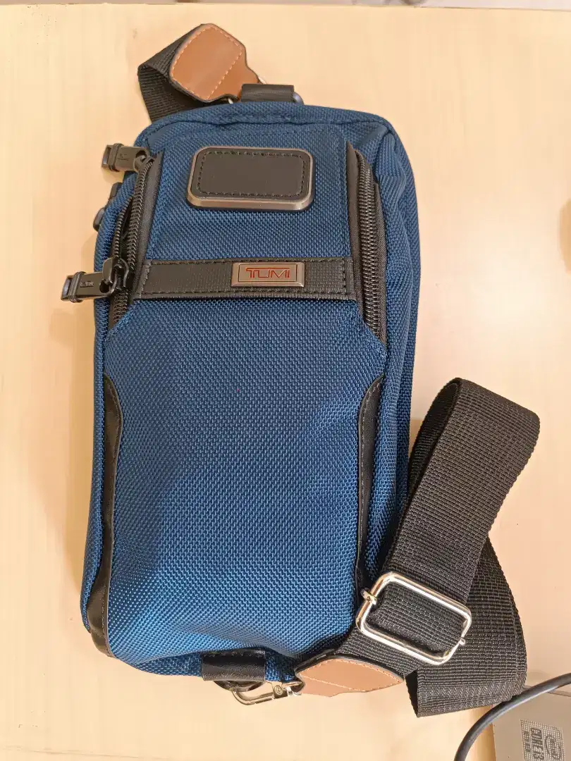 Sling Bag TUM ALpha Compact Import (Like New)