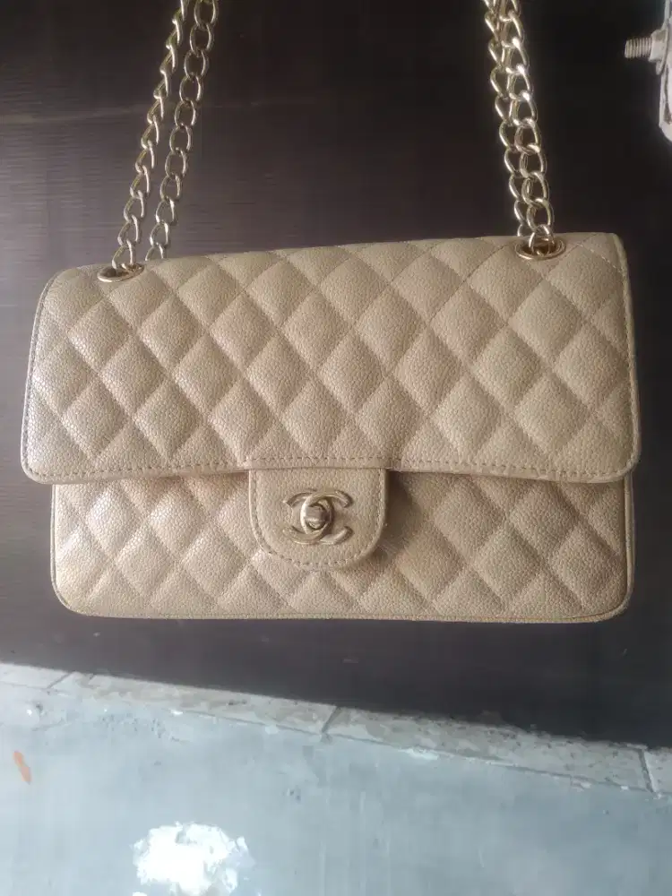 Tas slempang chanel wanita warna krem
