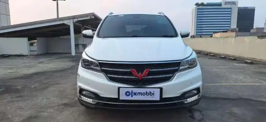 Wuling Cortez 1.8 L Lux Plus i-A Bensin-AT 2018 Putih BZW