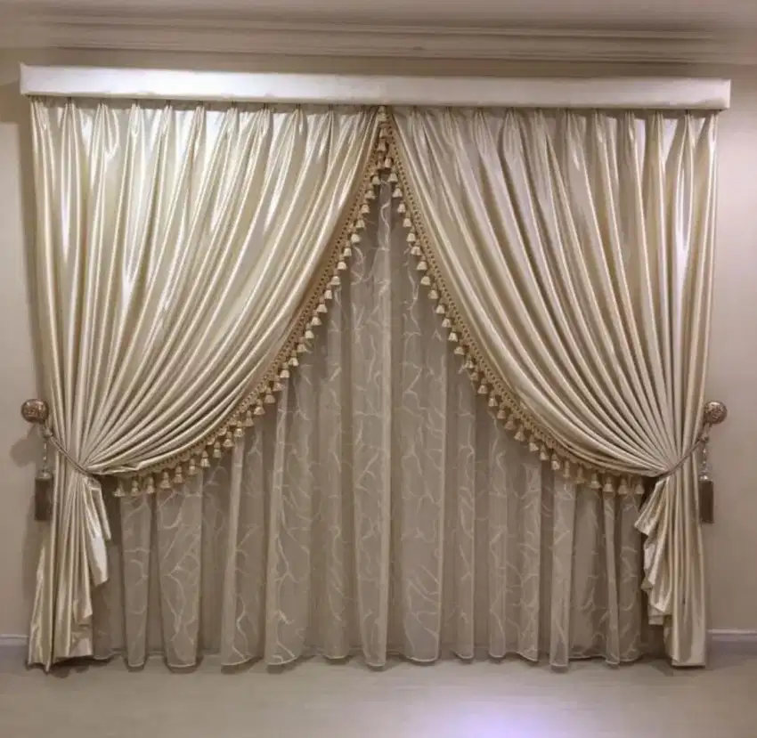 Pasang gordyn gorden murah vertikal roll blind jasa wallpaper dinding