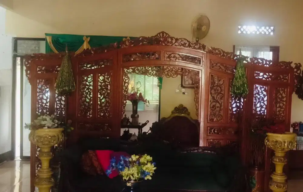 Partisi kayu jati dan ukiran pecah seribu