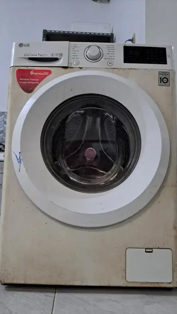 Mesin cuci front loading bukaan depan LG 7kg