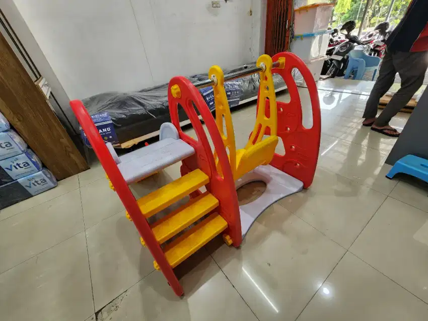 Playground ayunan dan pelosotan