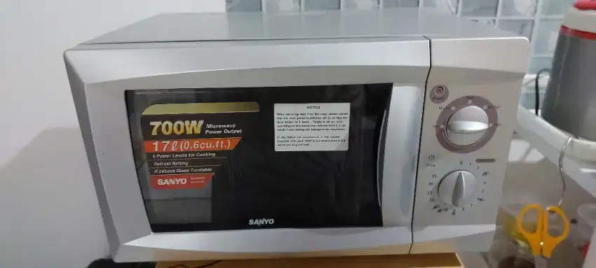 Microwave Sanyo EM-S1073 - jual cepat