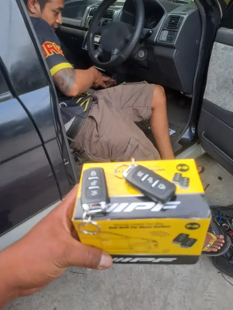 Alaram mobil Kunci Remot Otomatis