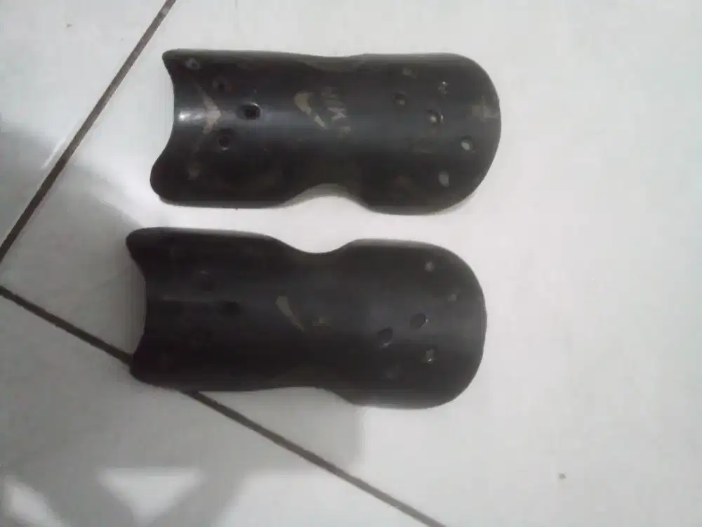 Pelindung kaki sepak bola& futdal