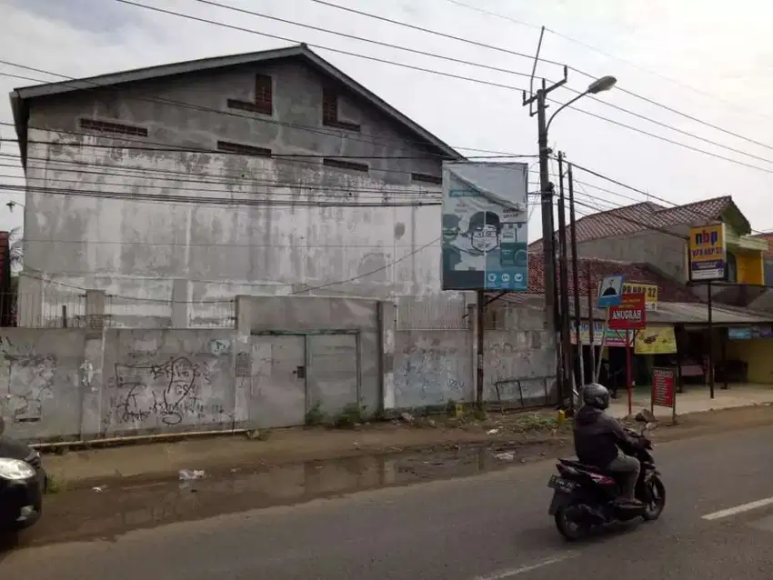 Rumah Walet Pinggir jalan utama.