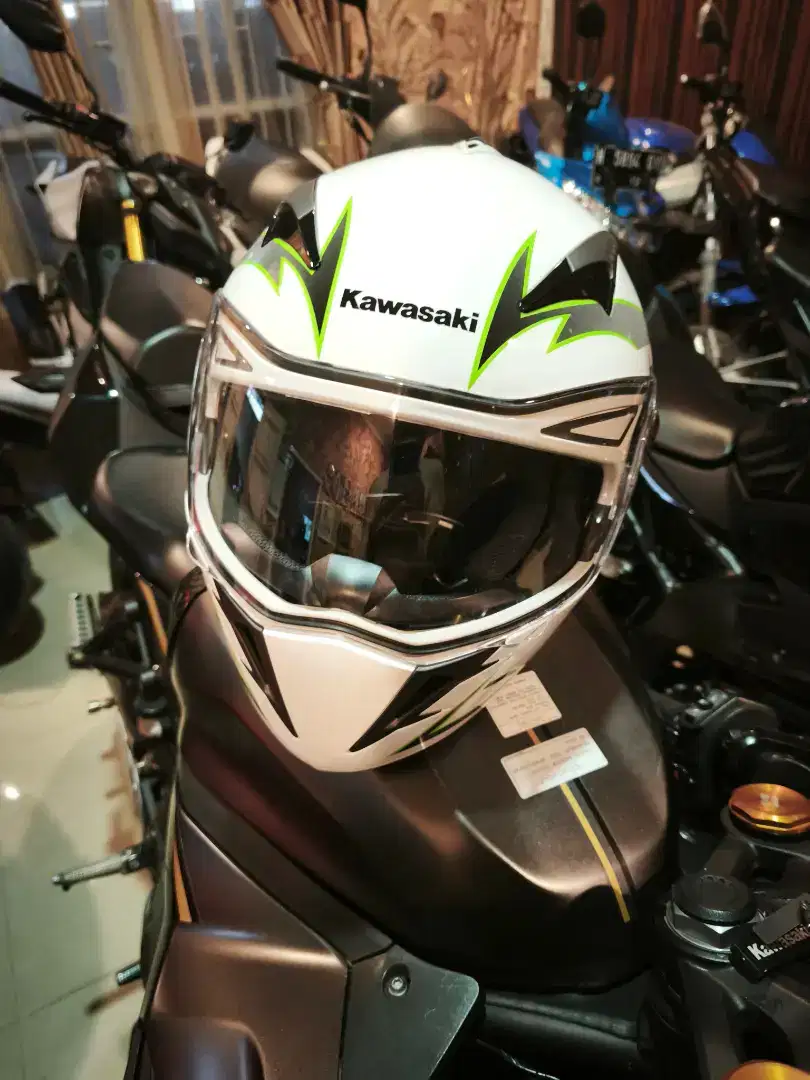 Helm Kawasaki Z800