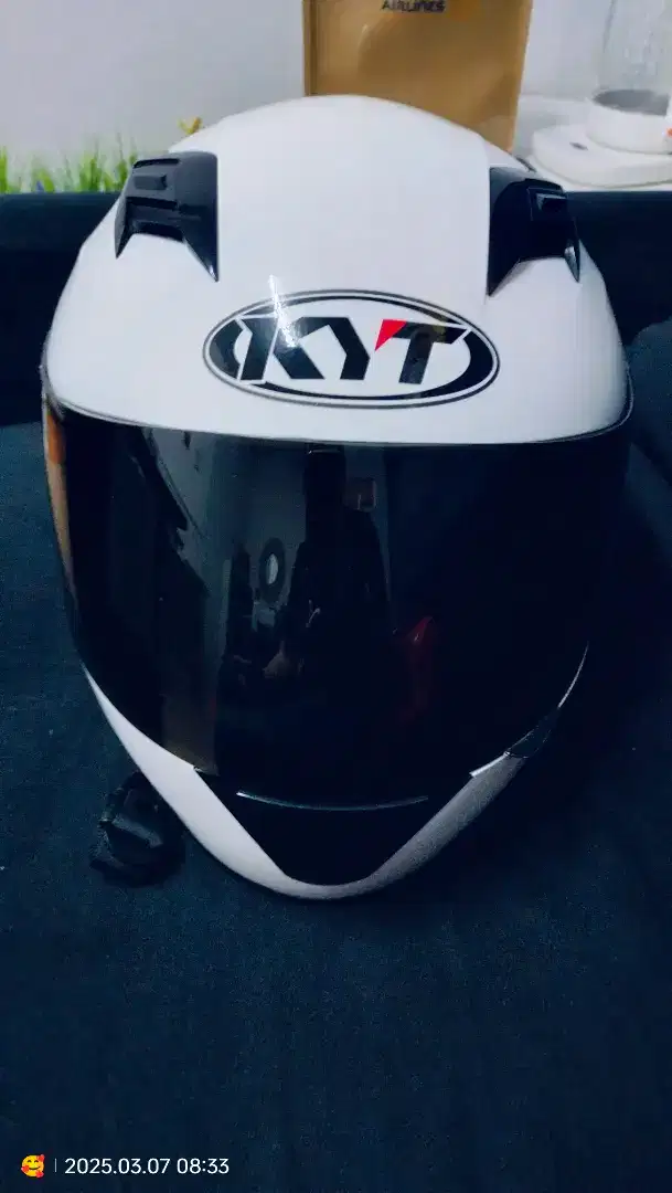 Helm KYT size XL