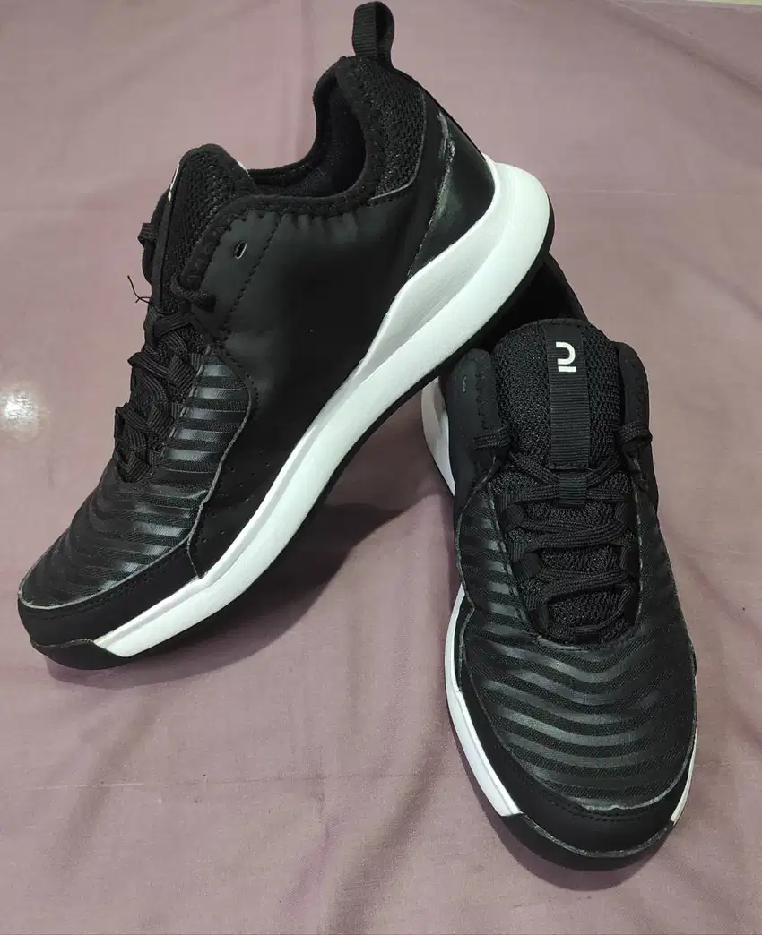 SEPATU TENIS ARTENGO NO.37 ORIGINAL