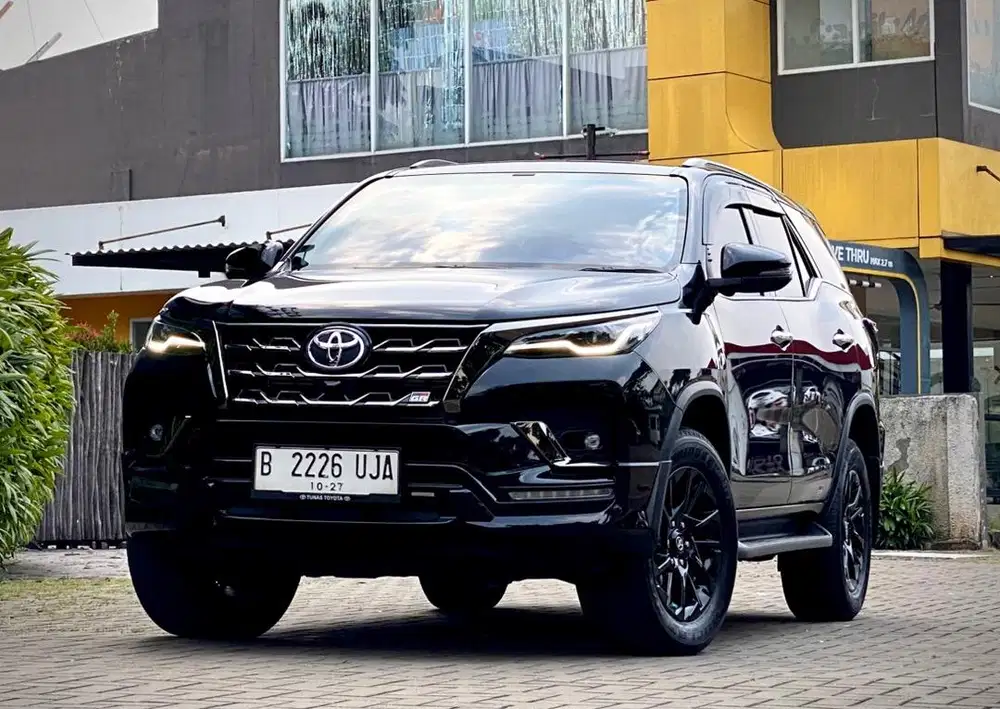 Toyota Fortuner GR Sport 2.8 4x2 2022 Diesel Hitam