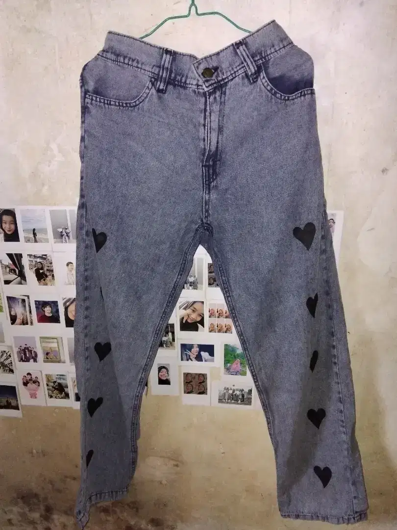 Celana jeans love viral