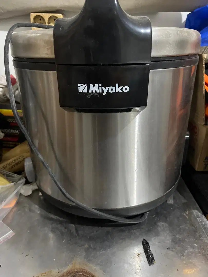 Di jual Rice cooker Jumbo Miyako