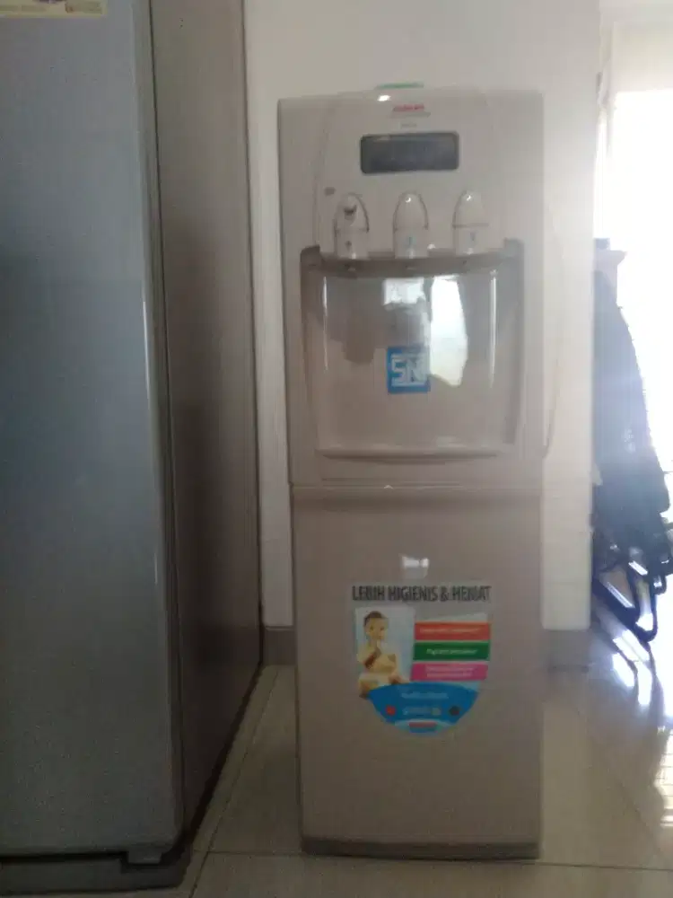 Dispenser Sanken galon atas