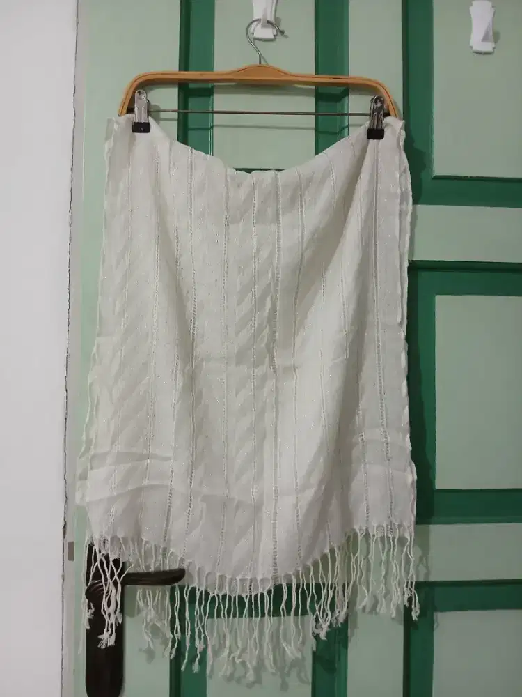 DIJUAL SELENDANG WANITA ,BAHAN ADEM & ADA BLINK , PAKAI 1 X .