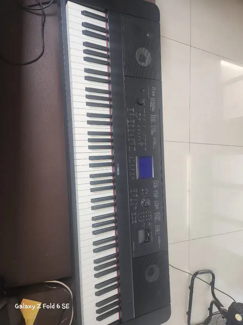 YAMAHA DGX 660 electric piano