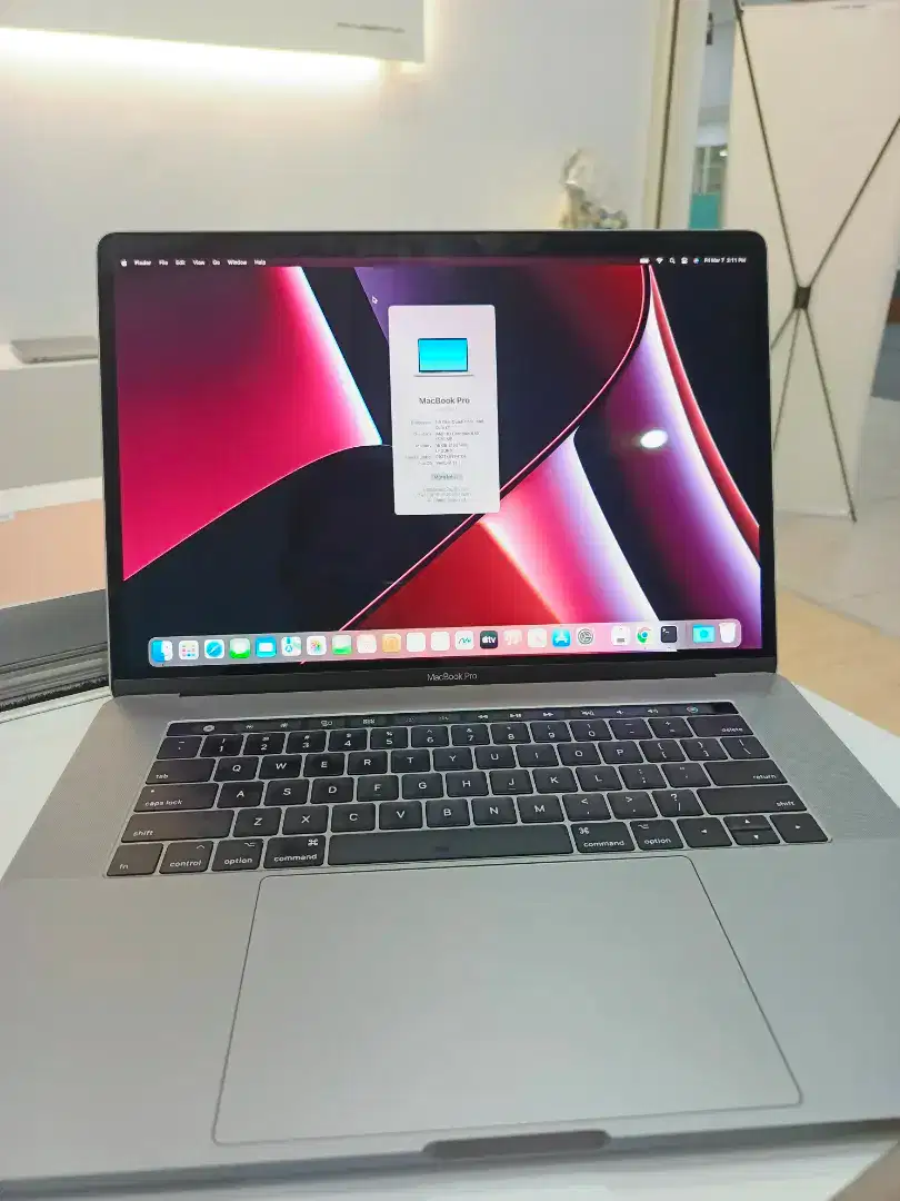 Macbook Pro 2017 15inch i7 16/512 Grey