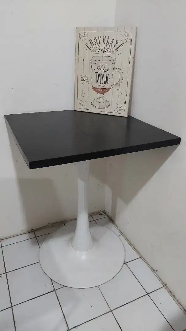 Meja Kotak Cafe